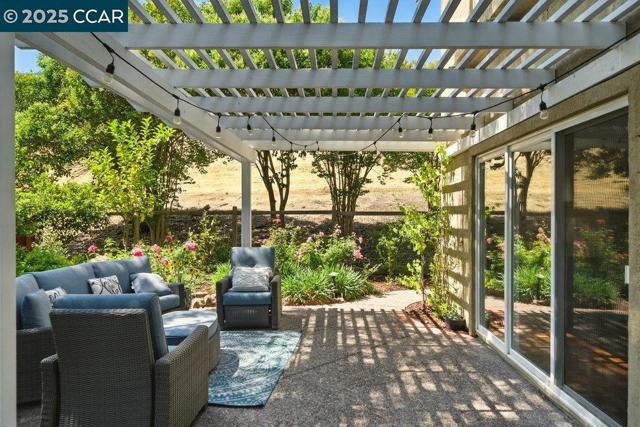 29 Blue Haven Ct, Danville CA: https://media.crmls.org/mediaz/d1ecf556-c060-4006-9d32-fe6ecd55b688.jpg