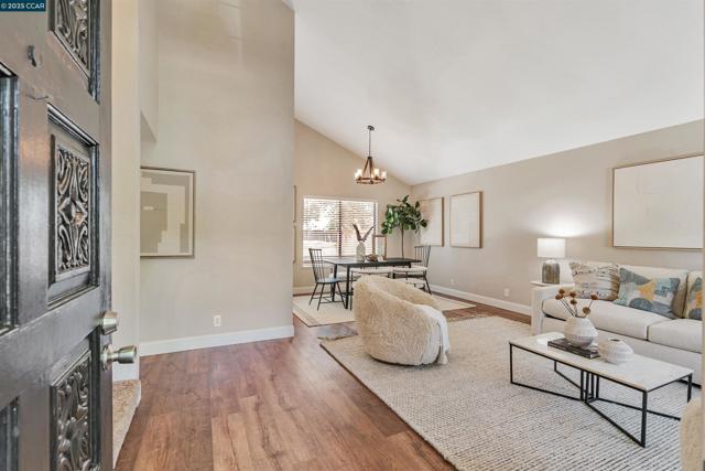 2329 Sweetwater Dr, Martinez CA: https://media.crmls.org/mediaz/d1ed02ee-ecf0-433f-8b23-161349adc5e8.jpg