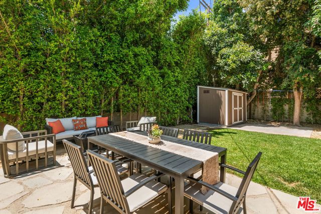 4313 Wilkinson Avenue, Studio City CA: https://media.crmls.org/mediaz/d1ed2915-94a6-4e5f-b3ed-c8709917672c.jpg