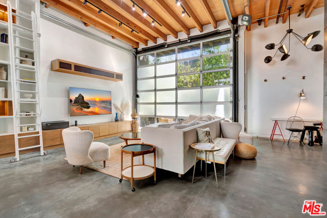 25 Brooks Avenue, Venice CA: https://media.crmls.org/mediaz/d1ed4afc-7ad4-452a-8f18-921a33a9f053.jpg
