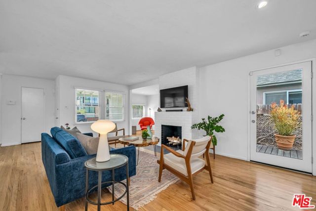 2330 Cloy Avenue photo 5