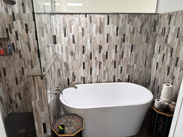 Detail Gallery Image 6 of 20 For 166 Solana Point Cir, Solana Beach,  CA 92075 - 3 Beds | 2/1 Baths