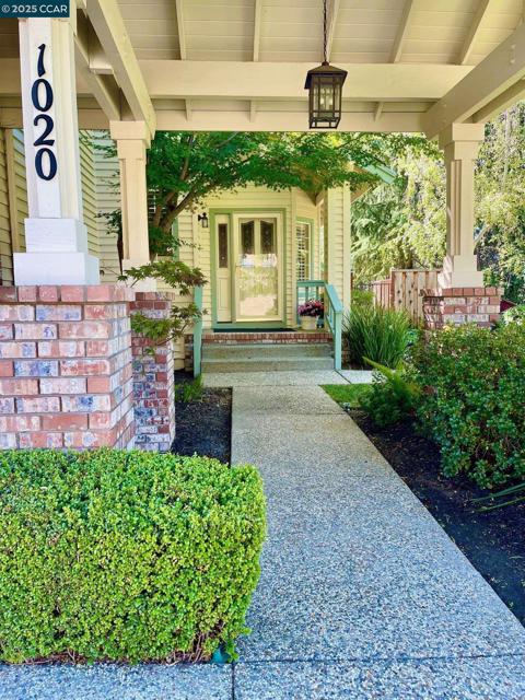 1020 Canyon Hills Road, San Ramon CA: https://media.crmls.org/mediaz/d1ee5700-8b8c-4e59-a180-30e385edc8c2.jpg