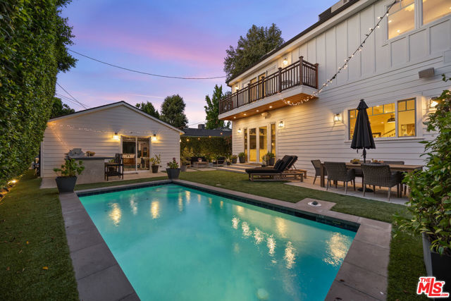 4943 Stern Avenue, Sherman Oaks CA: https://media.crmls.org/mediaz/d1ee5e68-c6e0-464c-b41c-023685bc82d6.jpg