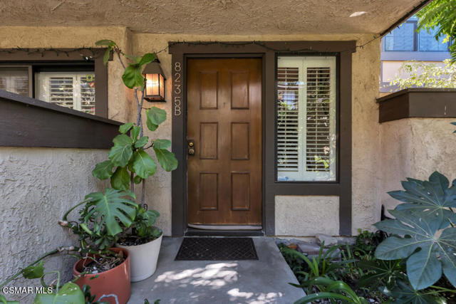 8235 Mason Avenue, Winnetka CA: https://media.crmls.org/mediaz/d1ee7246-f02f-4a14-8dfe-a2487abdb821.jpg