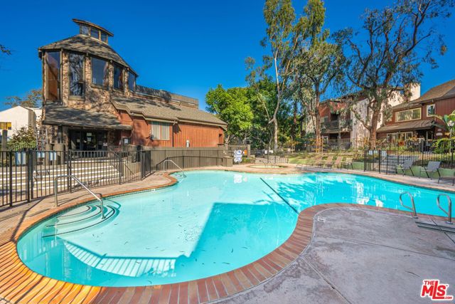 4628 Maytime Lane, Culver City CA: https://media.crmls.org/mediaz/d1eea36b-e4c8-4d89-afba-bde571363cc3.jpg