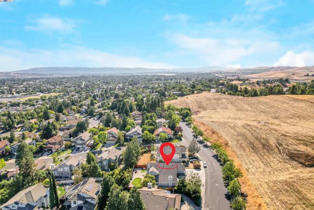3473 Edinburgh Dr, Livermore CA: https://media.crmls.org/mediaz/d1eea8ce-d9d3-47bd-afba-b3e76157086d.jpg