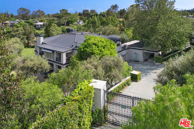 28600 Pacific Coast Highway, Malibu CA: https://media.crmls.org/mediaz/d1eeaa71-caf1-4911-9a38-3811b6517b8f.jpg
