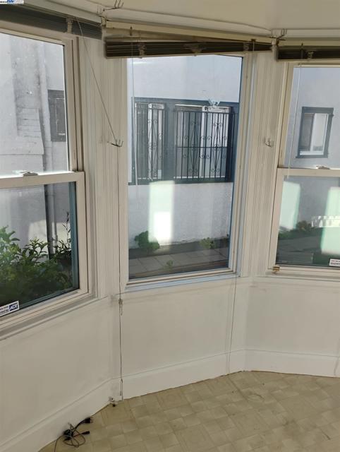 2621 66th Avenue, Oakland CA: https://media.crmls.org/mediaz/d1eeb242-b2b5-417e-88f1-d61d526ca8e5.jpg