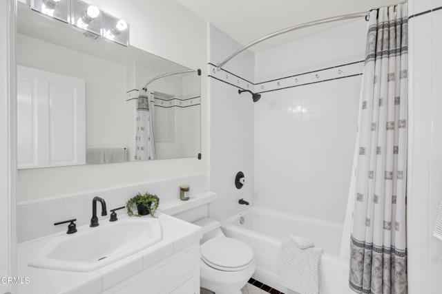 Detail Gallery Image 25 of 30 For 832 Valley Crest St, La Canada Flintridge,  CA 91011 - 5 Beds | 5/1 Baths