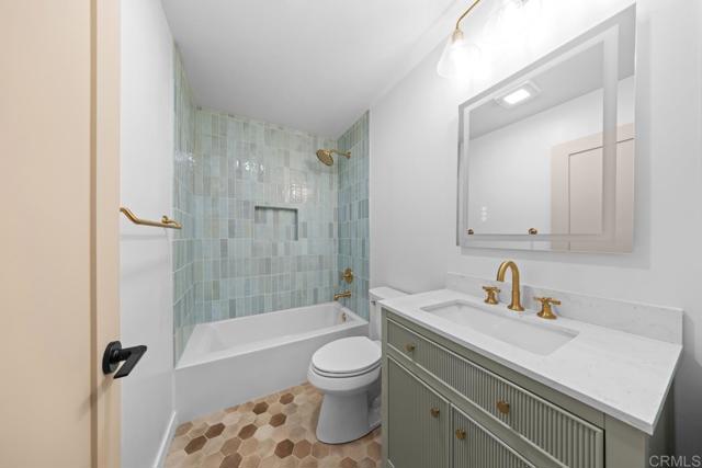 Detail Gallery Image 13 of 25 For 10296 Baroness Ave, San Diego,  CA 92126 - 3 Beds | 2 Baths