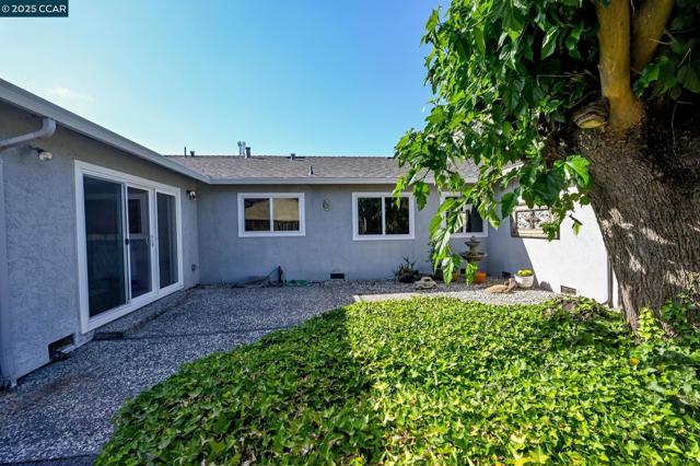 940 Lexington Pl, San Ramon CA: https://media.crmls.org/mediaz/d1f06eb7-b0bc-4cff-bc35-9514a4d24183.jpg