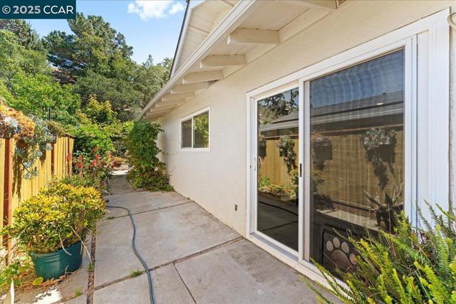1566 Mann Dr, Pinole CA: https://media.crmls.org/mediaz/d1f132c2-3a09-4045-a7b2-d988109b973f.jpg