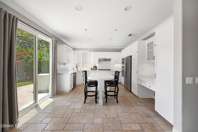 3206 Clarita Court, Thousand Oaks CA: https://media.crmls.org/mediaz/d1f135bf-9da0-4017-998b-bf93f6dfa096.jpg
