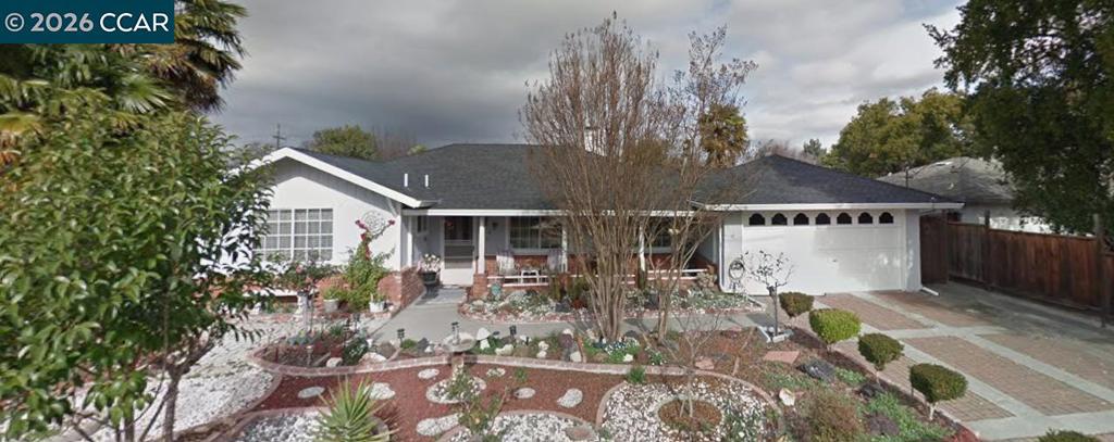 118 Maxine Dr