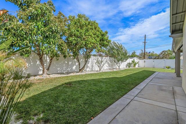 8931 Sunwood Dr, Santee CA: https://media.crmls.org/mediaz/d1f1bc8e-4697-472e-9ea1-e2b7886dc915.jpg