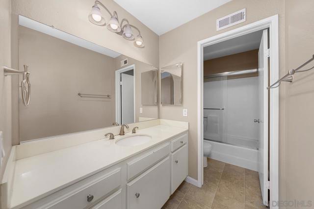 4210 Porte De Palmas, San Diego CA: https://media.crmls.org/mediaz/d1f1eceb-c0b5-4c56-9e64-7f2276352f4d.jpg