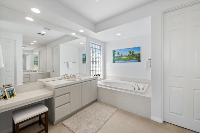 50500 Cypress Point Drive, La Quinta CA: https://media.crmls.org/mediaz/d1f20de1-d5a7-4c1a-8c88-988e89cf2d91.jpg