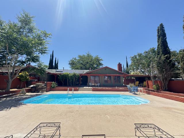 7585 Joshua Lane, Yucca Valley CA: https://media.crmls.org/mediaz/d1f27c8b-ed2c-4bec-bbe0-e0679d8313c6.jpg