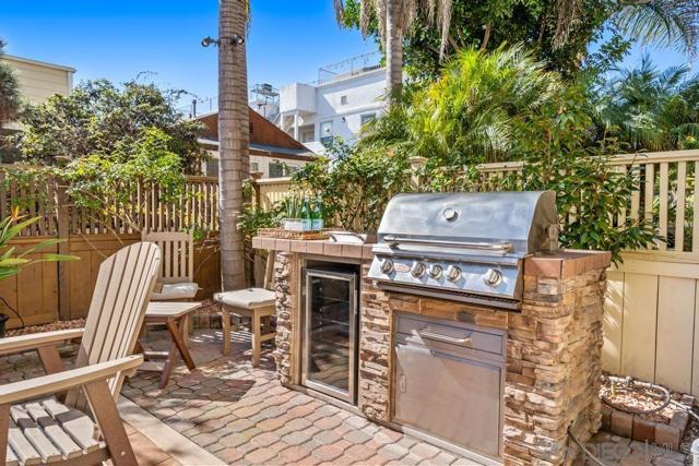 814 Kingston Ct, San Diego CA: https://media.crmls.org/mediaz/d1f29927-70e0-429e-b1c4-d4408266b88d.jpg