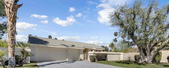 39 Santo Domingo Drive, Rancho Mirage CA: https://media.crmls.org/mediaz/d1f31a1d-5d9f-496a-9b06-dd17f8717ddf.jpg