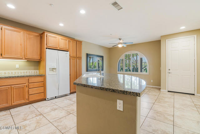 3327 Shadetree Way, Camarillo CA: https://media.crmls.org/mediaz/d1f3823e-1651-437c-9012-f7b4ec0d00e5.jpg