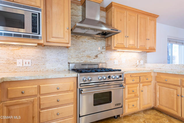 4539 Mammoth Avenue, Sherman Oaks CA: https://media.crmls.org/mediaz/d1f44360-37ca-4fe4-a950-934e2ebec99e.jpg