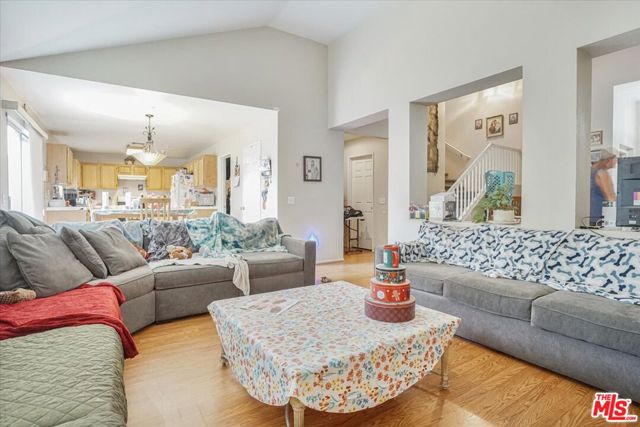 5083 Grand Avenue, Montclair CA: https://media.crmls.org/mediaz/d1f4f047-a54c-4a95-94c0-9d8946bca602.jpg