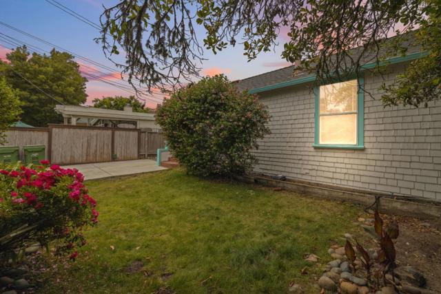 399 13th Avenue, Santa Cruz CA: https://media.crmls.org/mediaz/d1f4fbf2-129c-4860-bca3-b71c3571158c.jpg