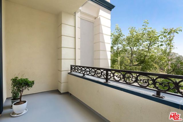 10104 Empyrean Way, Los Angeles, California 90067, 2 Bedrooms Bedrooms, ,2 BathroomsBathrooms,Condominium,For Sale,Empyrean,24406389