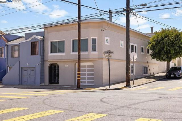300 Somerset St, San Francisco CA: https://media.crmls.org/mediaz/d1f5f76b-3539-4f03-91c8-32ccb8650c13.jpg
