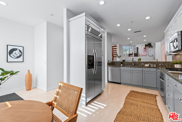7301 Vista Del Mar, Playa del Rey CA: https://media.crmls.org/mediaz/d1f5fbb3-60ee-46b2-b195-2c28ac65c0dd.jpg