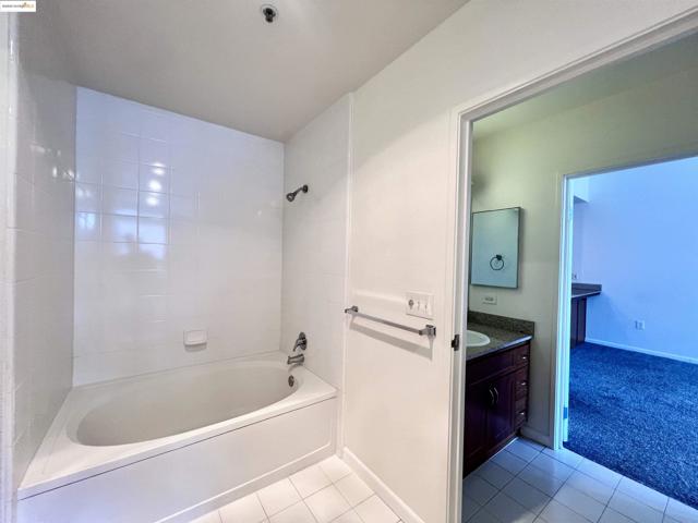 5855 Horton St, Emeryville CA: https://media.crmls.org/mediaz/d1f6017f-1f16-4b3a-a8d9-08e6d24a645d.jpg