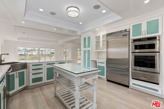 401 Alma Real Drive, Pacific Palisades CA: https://media.crmls.org/mediaz/d1f67398-3c5a-4b6f-a15c-35fbe7707081.jpg