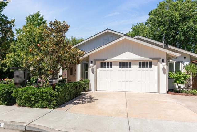 2643 Buena Vista Ave, Walnut Creek CA: https://media.crmls.org/mediaz/d1f6cc6e-85ca-407a-bb9d-27bac2e1b399.jpg