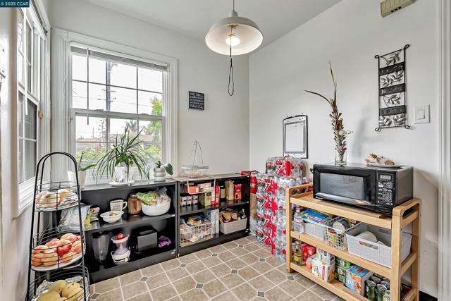 2633 Humphrey Ave, Richmond CA: https://media.crmls.org/mediaz/d1f74d40-0e21-481f-a24e-d36d4e027c76.jpg