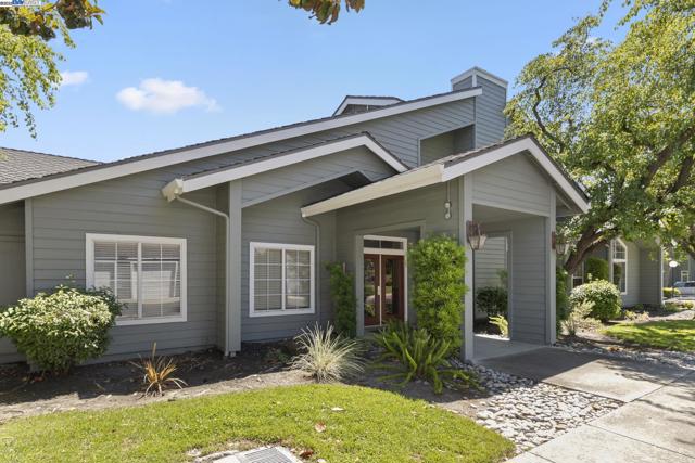 7710 Canyon Meadow Cir, Pleasanton CA: https://media.crmls.org/mediaz/d1f7d65a-2a46-464e-a9ab-f210de77c5ca.jpg