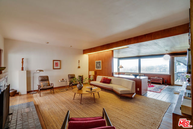 2020 Redcliff Street, Los Angeles CA: https://media.crmls.org/mediaz/d1f961ae-c1be-46aa-a133-30d9f325423c.jpg