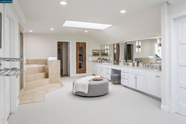 75 Donald Drive, Orinda CA: https://media.crmls.org/mediaz/d1f975a3-758c-423a-8185-366089ae29e0.jpg