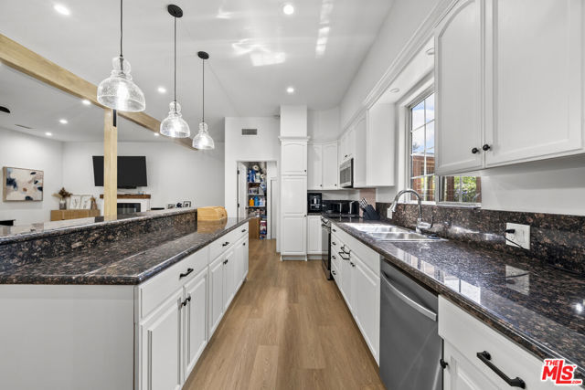 5656 Penfield Avenue, Woodland Hills CA: https://media.crmls.org/mediaz/d1fadab5-4931-4da4-aea6-f39d90a5d114.jpg