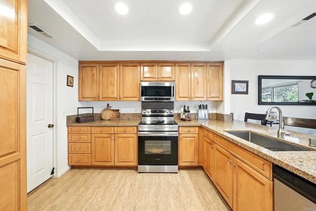 Detail Gallery Image 13 of 38 For 3149 Avenida Olmeda, Carlsbad,  CA 92009 - 3 Beds | 2 Baths