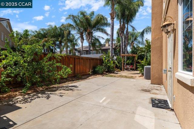 1669 Albani Place, Brentwood CA: https://media.crmls.org/mediaz/d1fba516-5565-4828-aeaa-65e7348e8d57.jpg