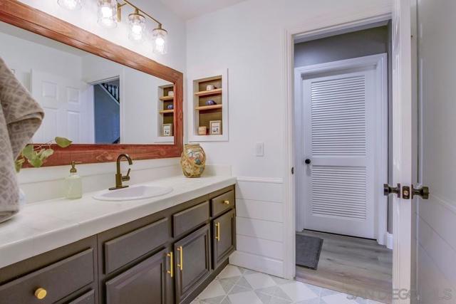 3207 Meadow Side Pl, Escondido CA: https://media.crmls.org/mediaz/d1fbca71-cb7c-4923-83dc-90cfb4864007.jpg