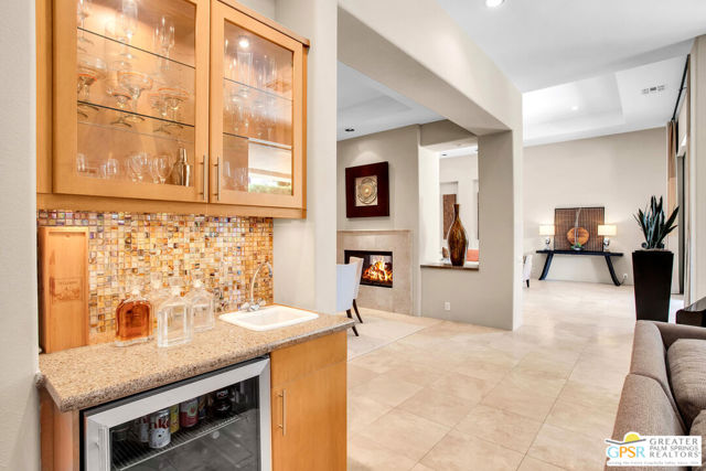 39700 Keenan Drive, Rancho Mirage CA: https://media.crmls.org/mediaz/d1fbd734-1a6c-40cc-b006-a6e089696566.jpg