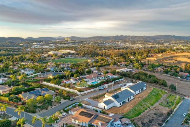 1648 Calle Catalina, Escondido CA: https://media.crmls.org/mediaz/d1fbee4c-ba1e-4682-975d-2ec0d15a6aff.jpg