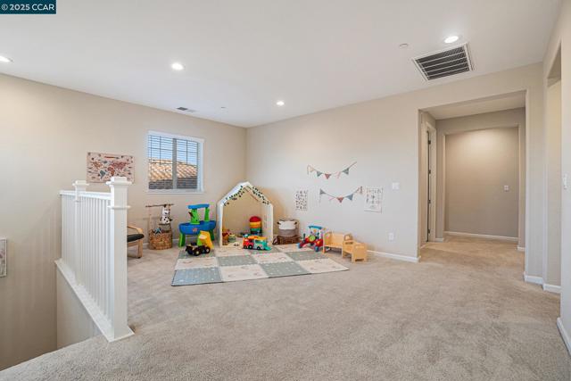 208 Littleton St, Oakley CA: https://media.crmls.org/mediaz/d1fcb840-52db-4138-b0bb-0106ff136df1.jpg