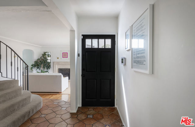 13324 Valley Vista Boulevard, Sherman Oaks CA: https://media.crmls.org/mediaz/d1fd7a90-bd3c-4cf4-81cd-e441a5c4affd.jpg