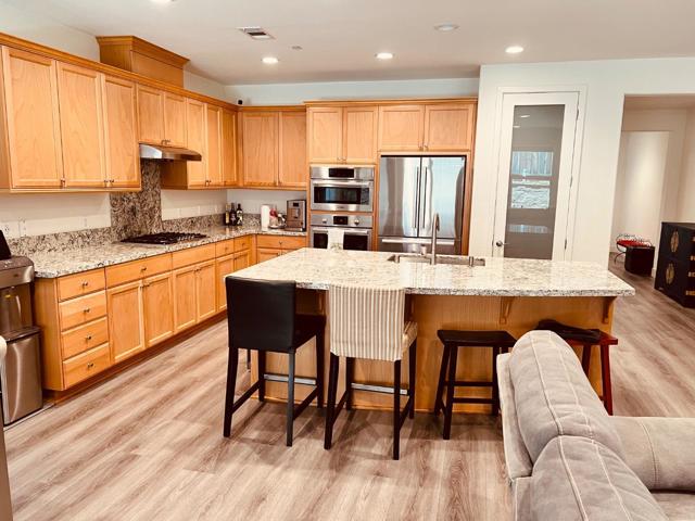 2051 White Oak Drive, Hollister CA: https://media.crmls.org/mediaz/d1fddb12-3e47-4931-a876-b67e599d81e3.jpg