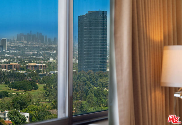 10430 Wilshire Boulevard, Los Angeles CA: https://media.crmls.org/mediaz/d1fe8f07-0dfa-44e5-ac91-0c0085ab6592.jpg