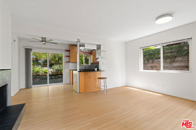 631 Pier Avenue, Santa Monica CA: https://media.crmls.org/mediaz/d1fe9b44-82eb-4fdb-bfa0-423631aee67a.jpg